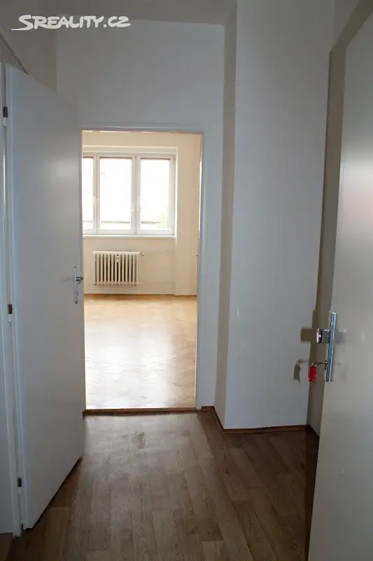 Pronájem bytu 1+kk 25 m², Za Strašnickou vozovnou, Praha 10 - Strašnice