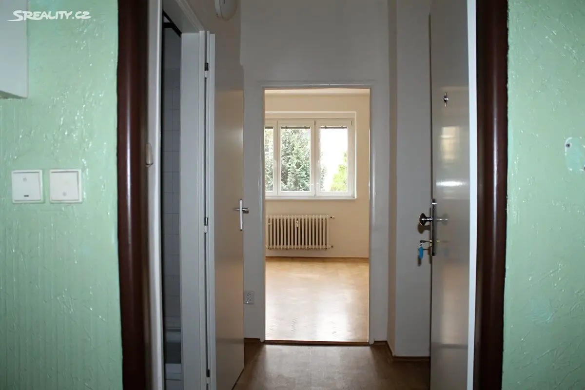 Pronájem bytu 1+kk 26 m², Za Strašnickou vozovnou, Praha 10 - Strašnice