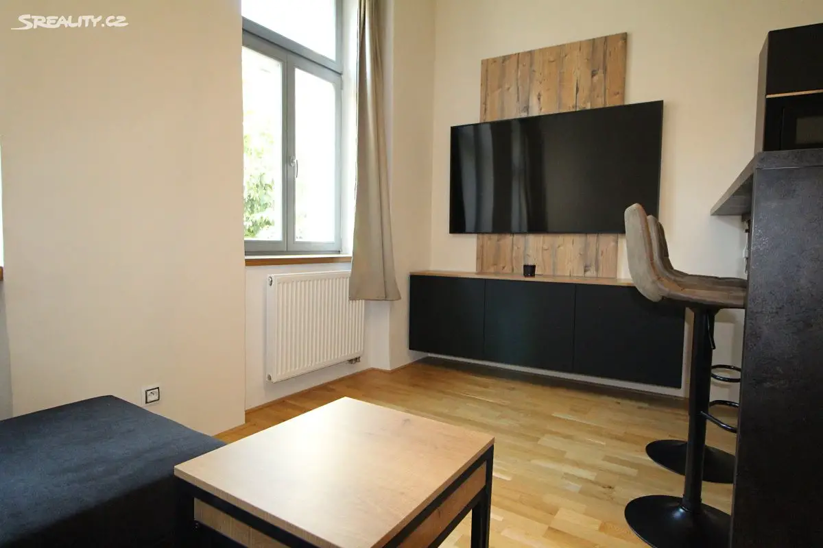 Pronájem bytu 2+kk 44 m², Antonína Uxy, Plzeň - Jižní Předměstí