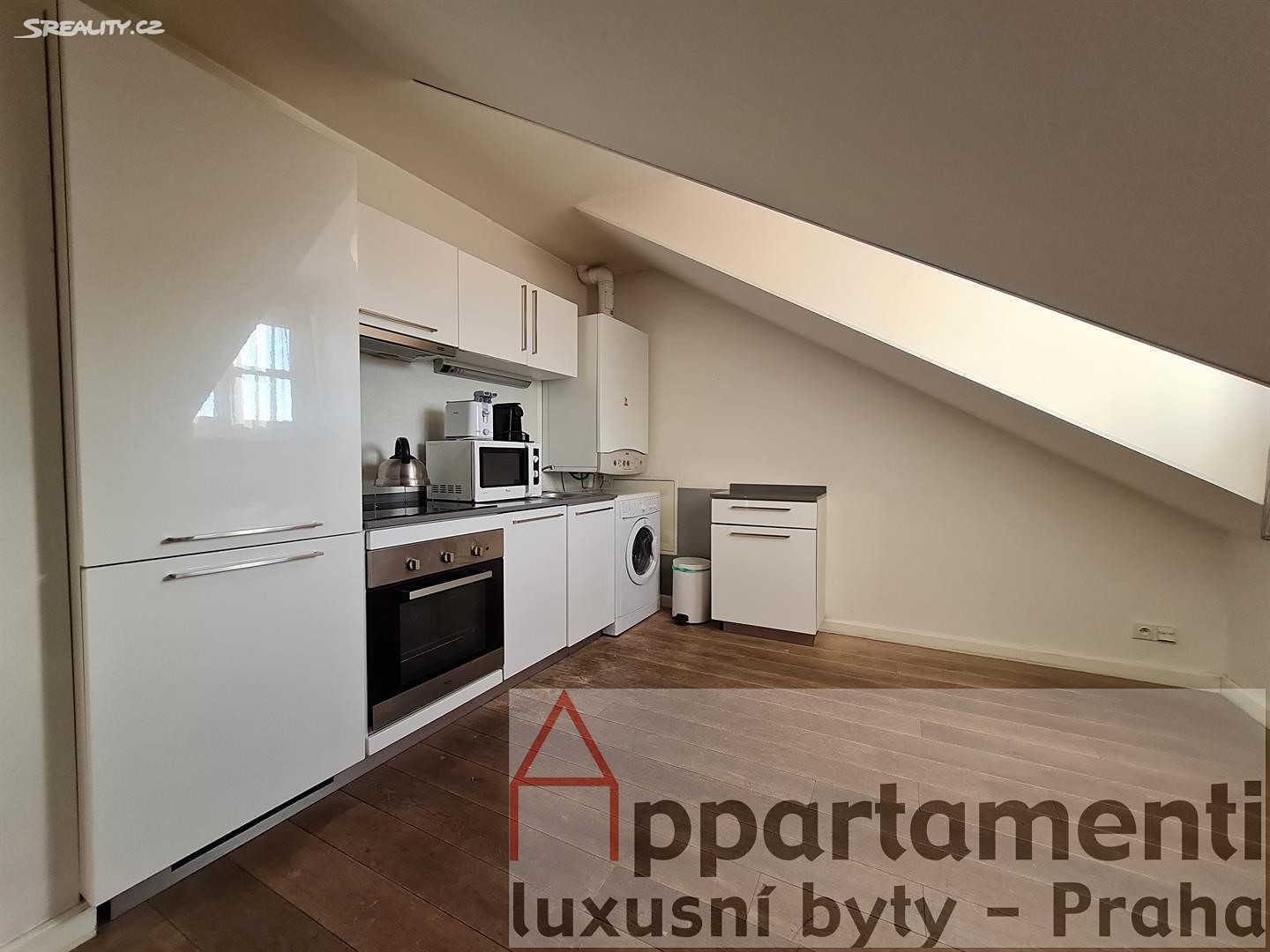 Pronájem bytu 3+kk 74 m² (Podkrovní), Vyšehradská, Praha 2 - Nové Město