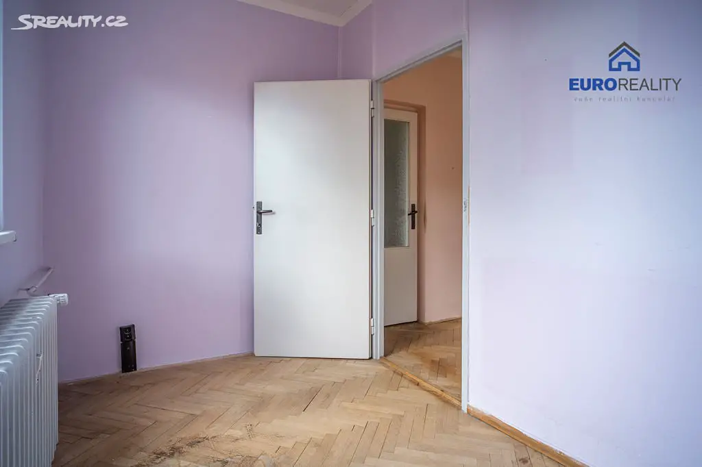 Prodej bytu 3+1 56 m², Západní, Karlovy Vary