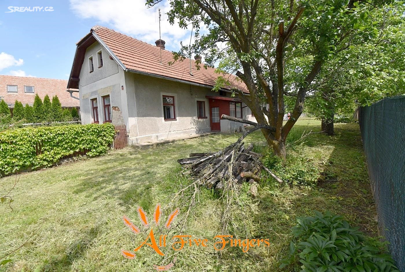 Prodej  vícegeneračního domu 280 m², pozemek 1 069 m², Nový Bydžov - Skochovice, okres Hradec Králové