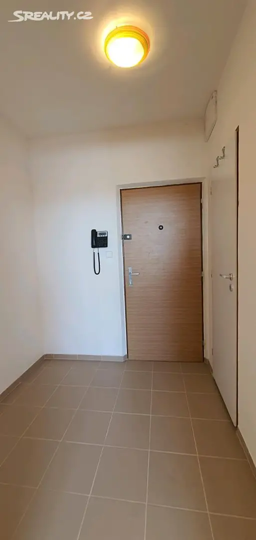 Pronájem bytu 1+kk 36 m², Otradovická, Praha 4 - Kamýk