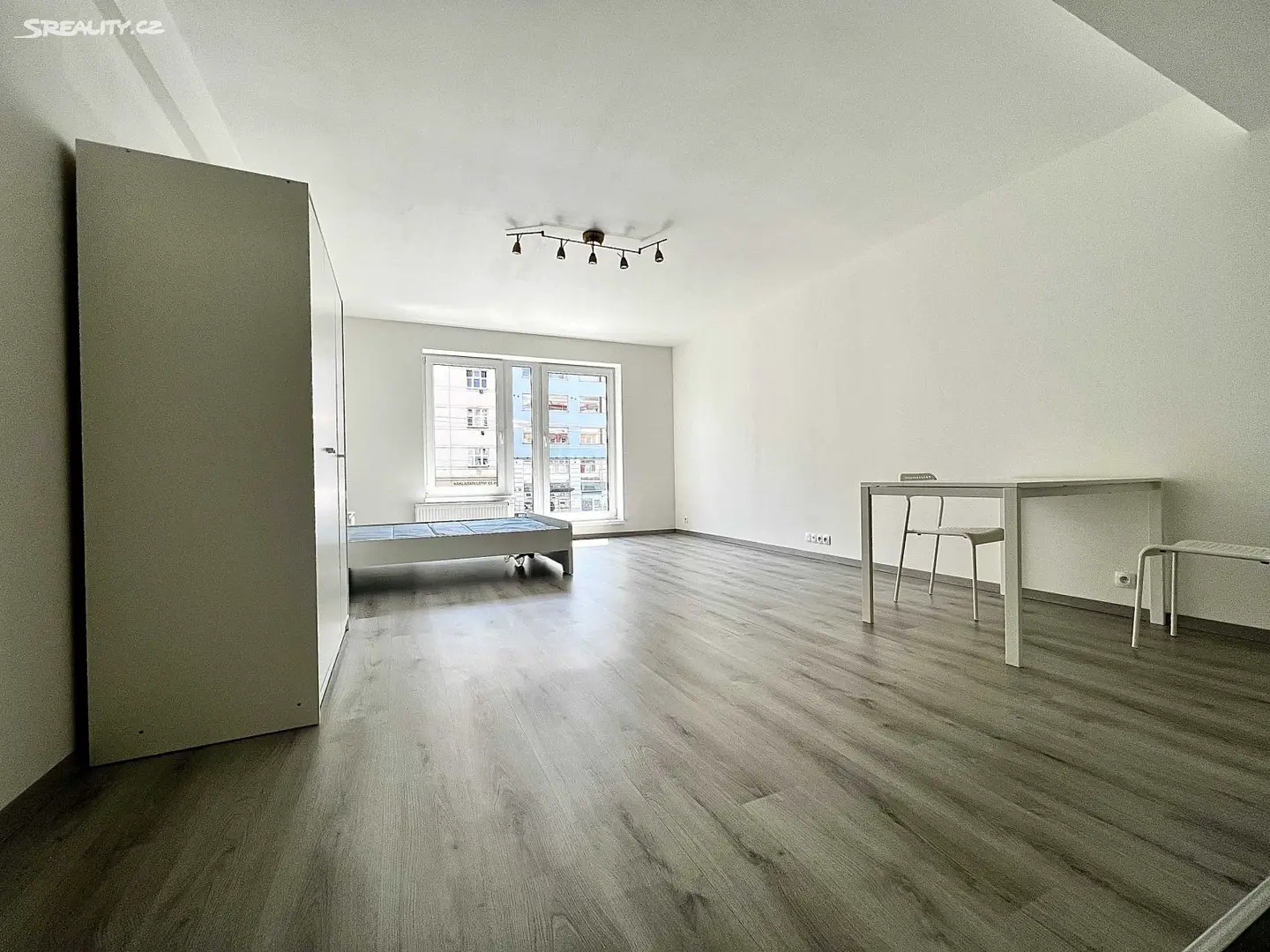 Pronájem bytu 1+kk 30 m², Na Žertvách, Praha 8 - Libeň