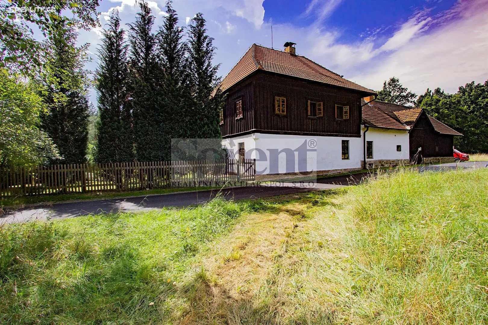 Prodej  rodinného domu 200 m², pozemek 8 108 m², Petříkov, okres České Budějovice