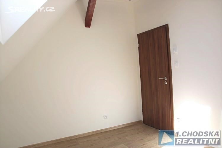 Pronájem bytu 2+kk 61 m² (Podkrovní), náměstí Míru, Domažlice - Město