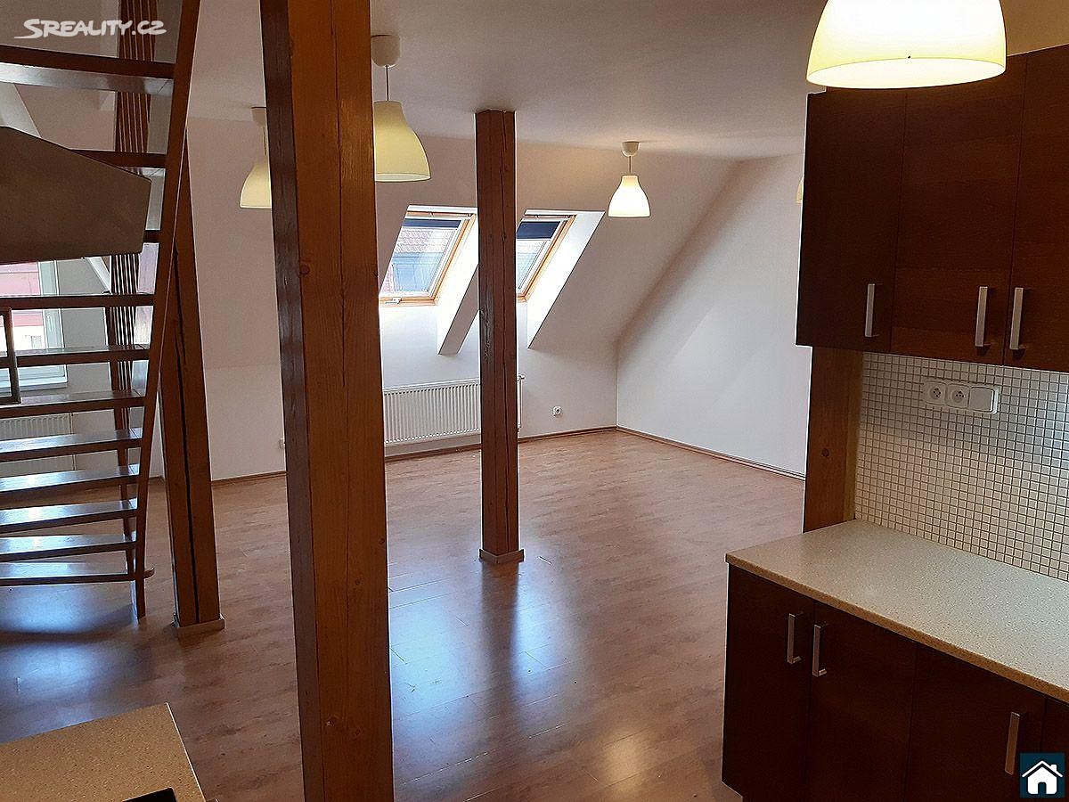 Pronájem bytu 3+kk 88 m² (Mezonet), Mojmírova, Praha 4 - Nusle