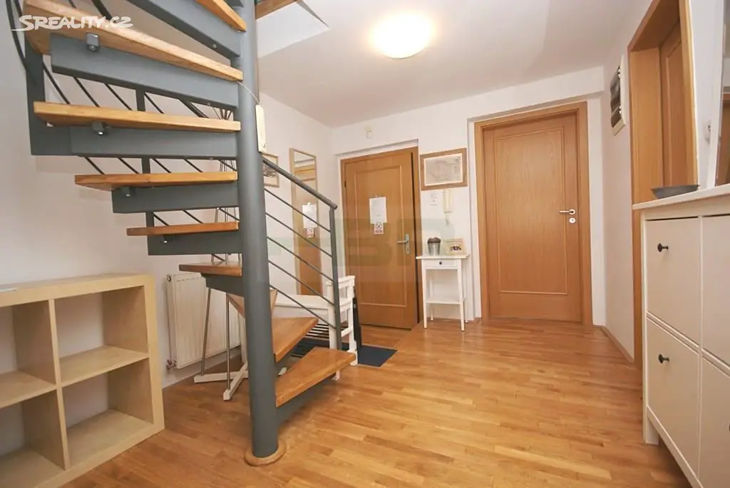 Pronájem bytu 3+kk 65 m² (Mezonet), Slovinská, Praha 10 - Vršovice