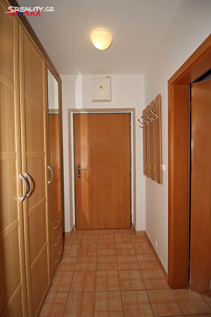 Pronájem bytu 1+1 45 m², V Háji, Praha 7 - Holešovice