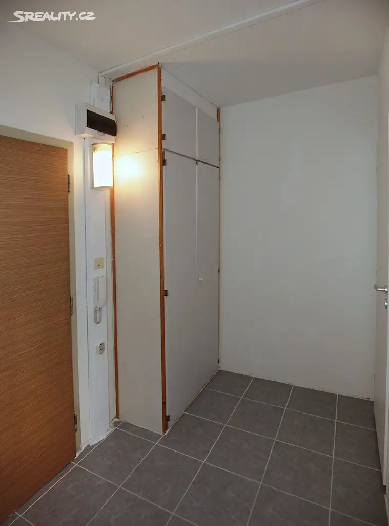 Pronájem bytu 1+kk 30 m², Ledvinova, Praha 4 - Chodov