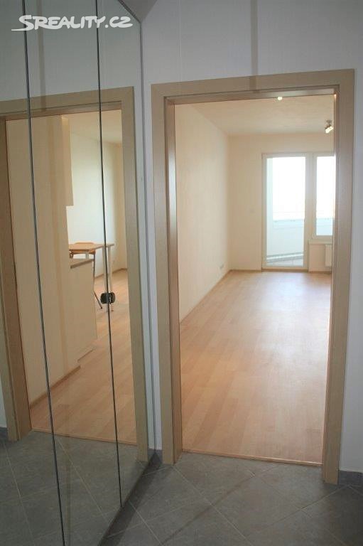 Pronájem bytu 1+kk 35 m², Hornoměcholupská, Praha 10 - Horní Měcholupy