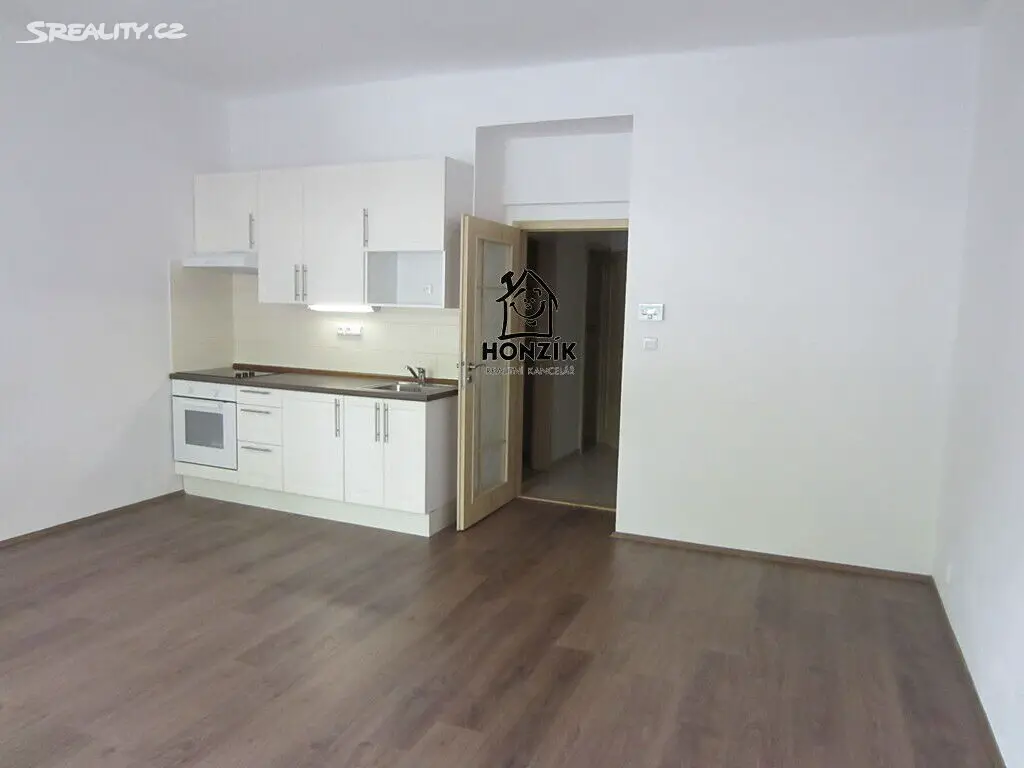 Pronájem bytu 1+kk 34 m², Saratovská, Praha 10 - Strašnice