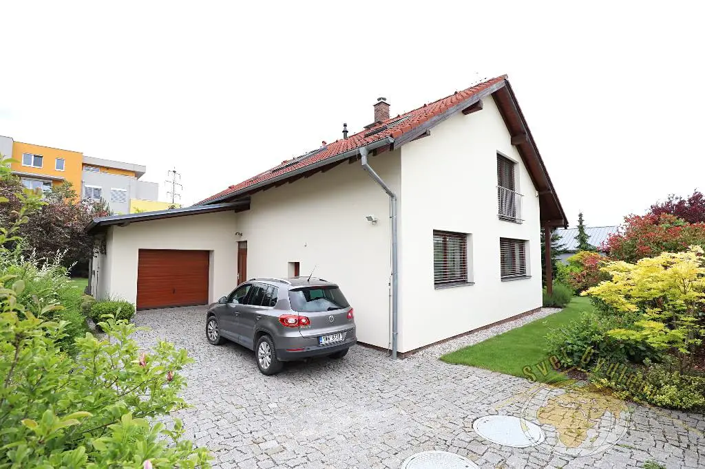 Pronájem  rodinného domu 220 m², pozemek 1 000 m², Kolocova, Praha 10 - Dubeč