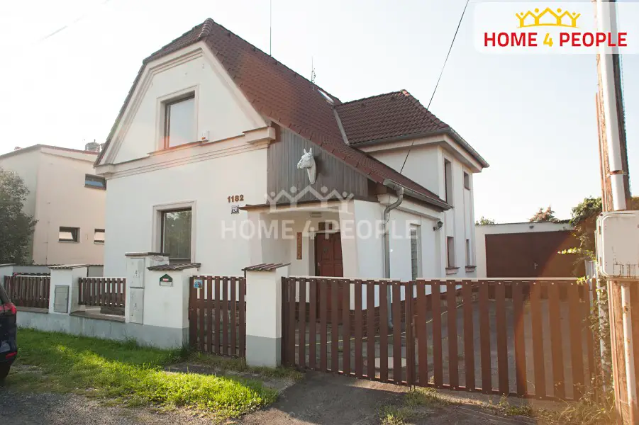 Pronájem  rodinného domu 192 m², pozemek 200 m², Trní, Praha 9 - Horní Počernice
