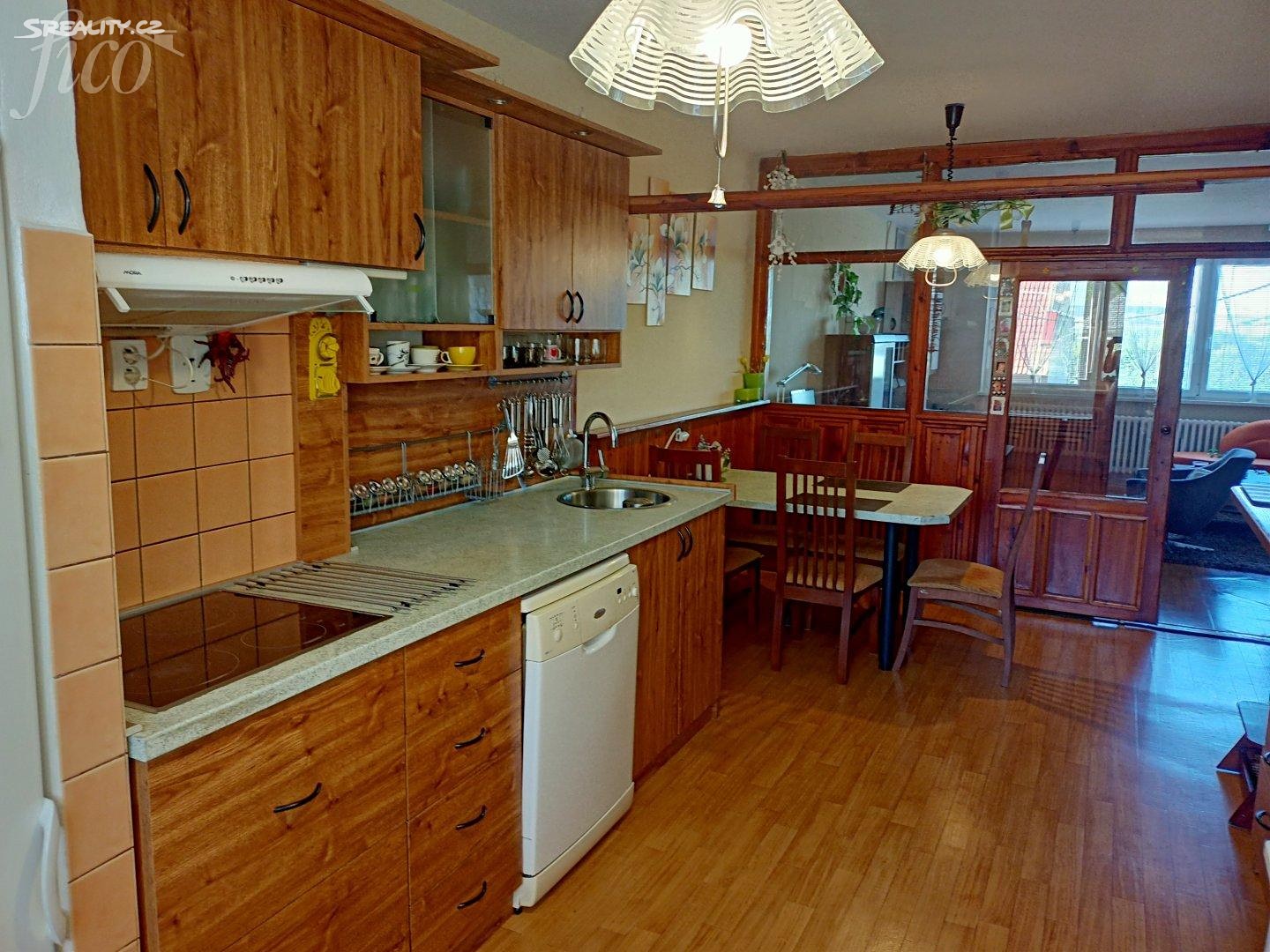 Prodej  rodinného domu 240 m², pozemek 1 349 m², Nivnice, okres Uherské Hradiště