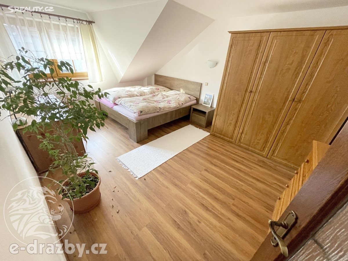 Prodej  rodinného domu 290 m², pozemek 1 013 m², Vlčnov, okres Uherské Hradiště