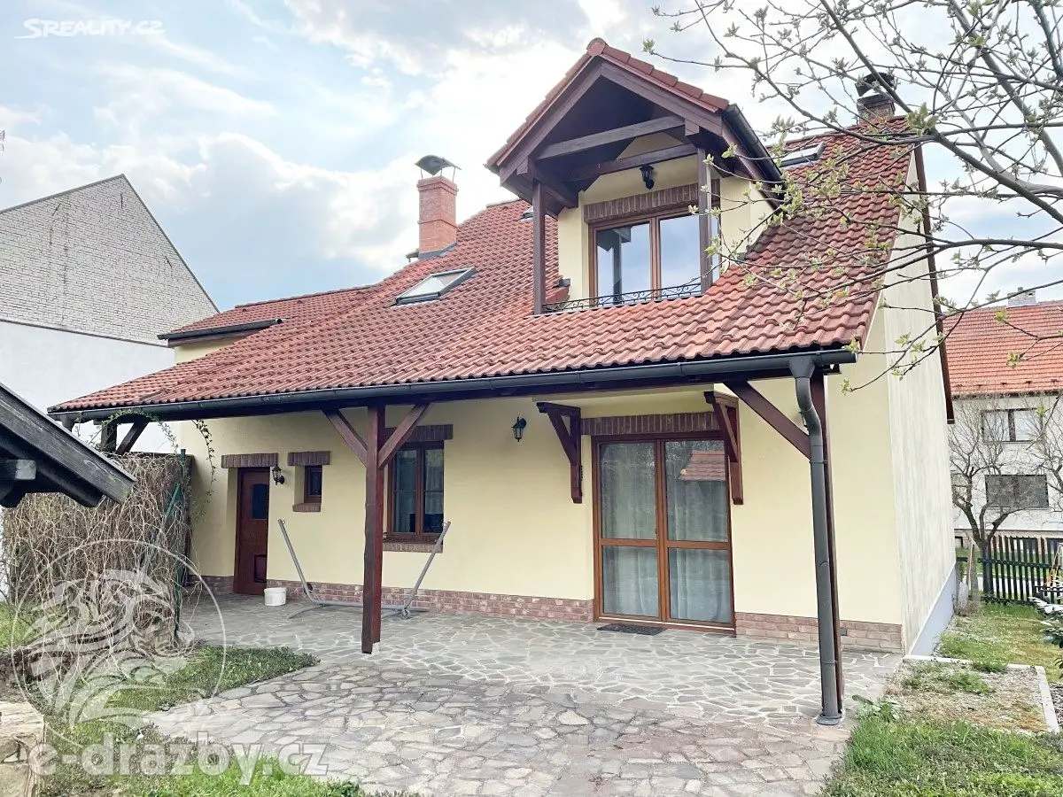 Prodej  rodinného domu 290 m², pozemek 1 013 m², Vlčnov, okres Uherské Hradiště