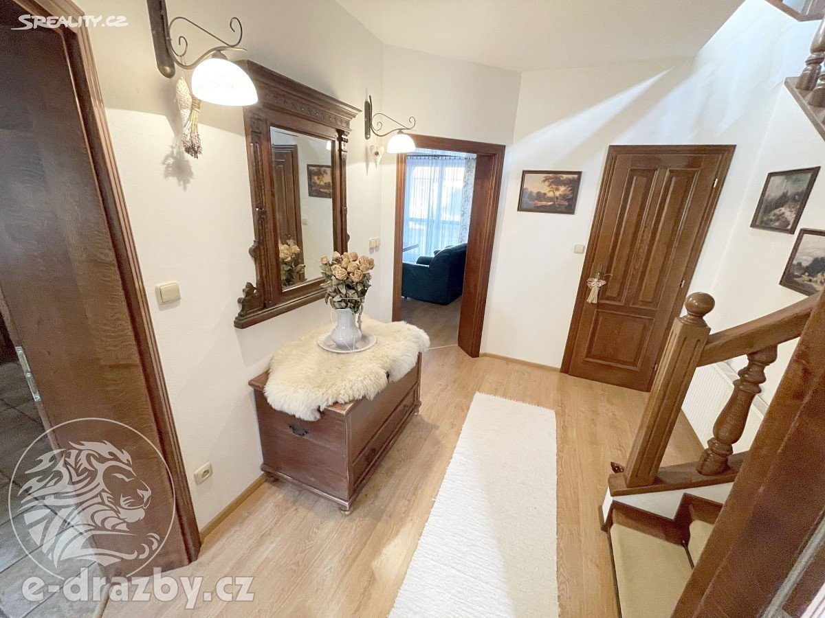 Prodej  rodinného domu 290 m², pozemek 1 013 m², Vlčnov, okres Uherské Hradiště