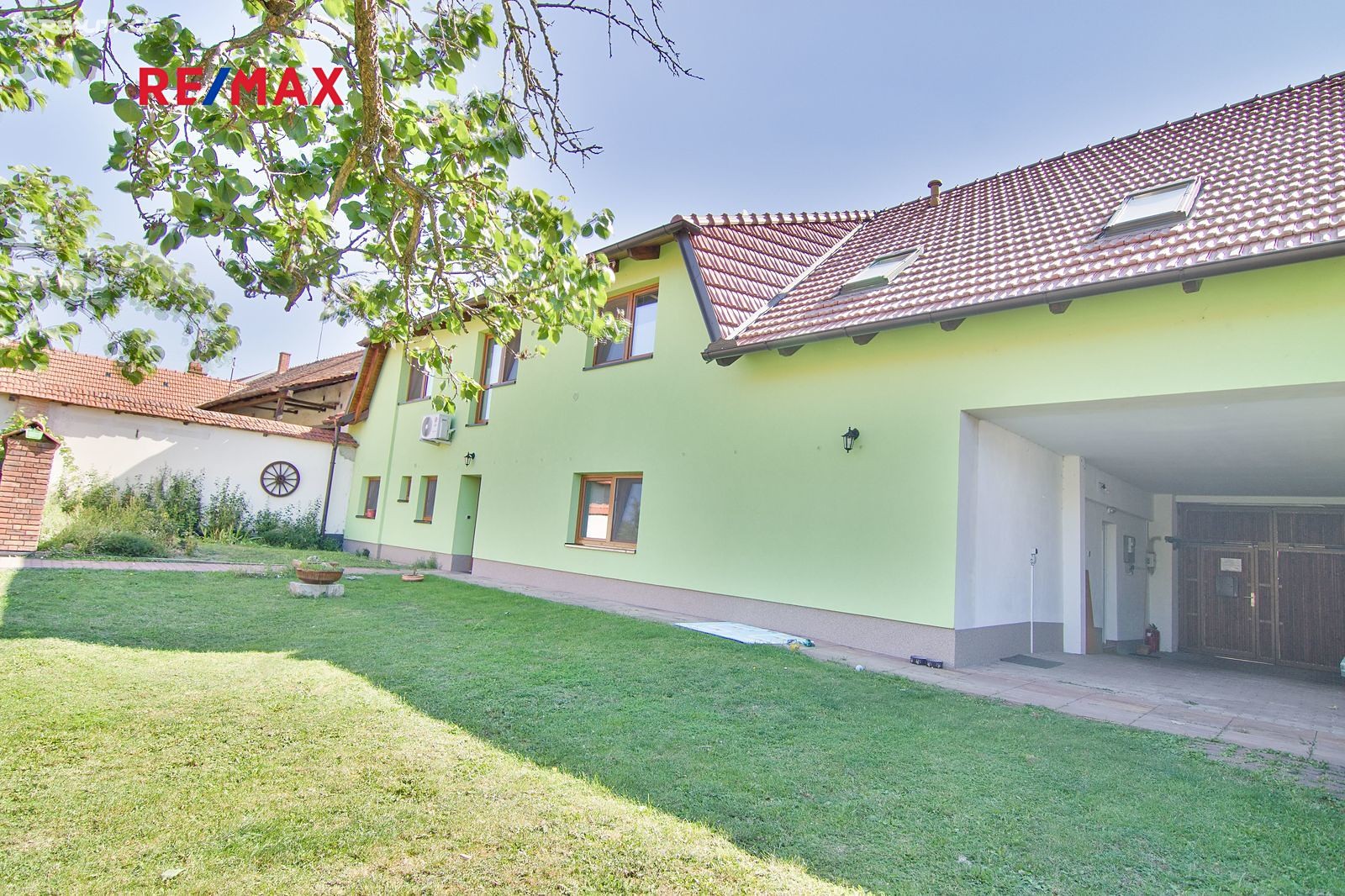 Prodej  vícegeneračního domu 285 m², pozemek 1 488 m², nám. sv. Jana, Újezd u Brna