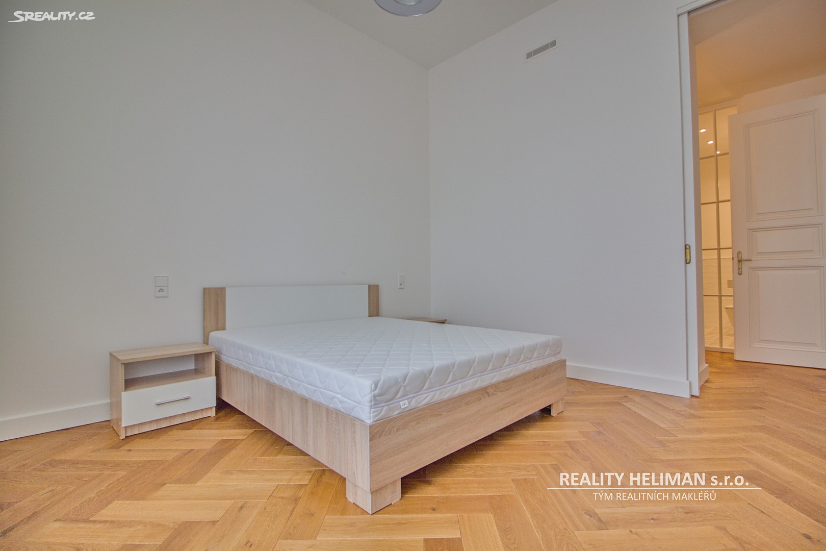 Pronájem bytu 2+kk 72 m², Dlážděná, Praha 1 - Nové Město