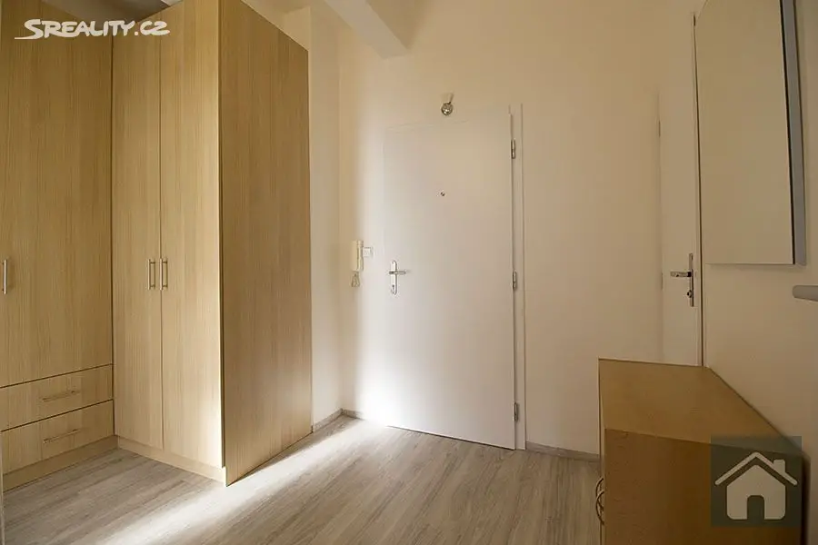Pronájem bytu 1+1 48 m², Karpatská, Praha 10 - Vršovice