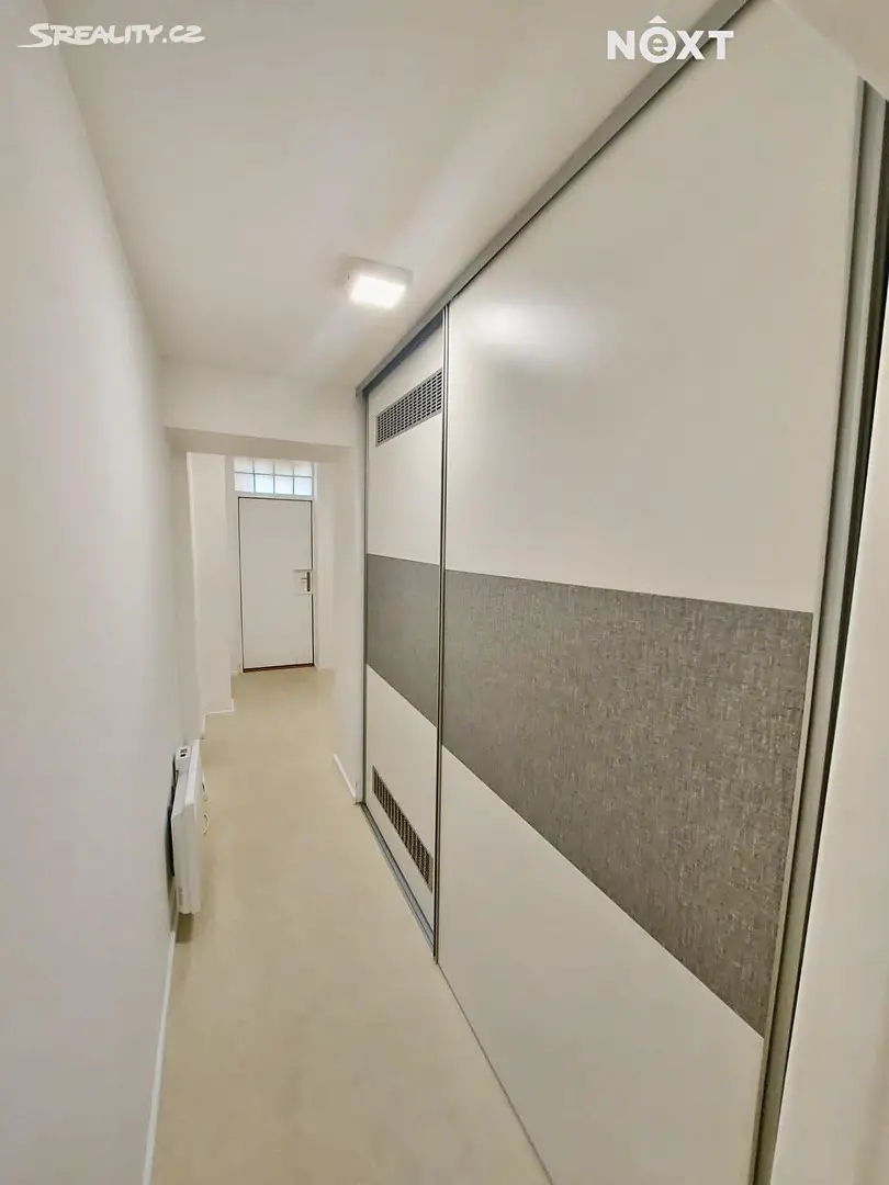 Pronájem bytu 1+kk 25 m², L. Váchy, Zlín - Prštné