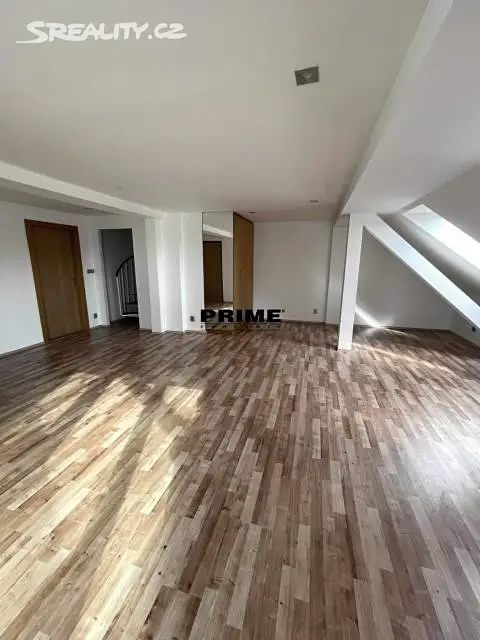 Pronájem bytu 3+1 120 m² (Mezonet), Malá Štěpánská, Praha 2 - Nové Město