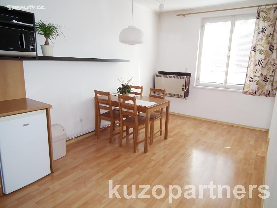 Pronájem bytu 1+1 50 m², Mánesova, Hradec Králové