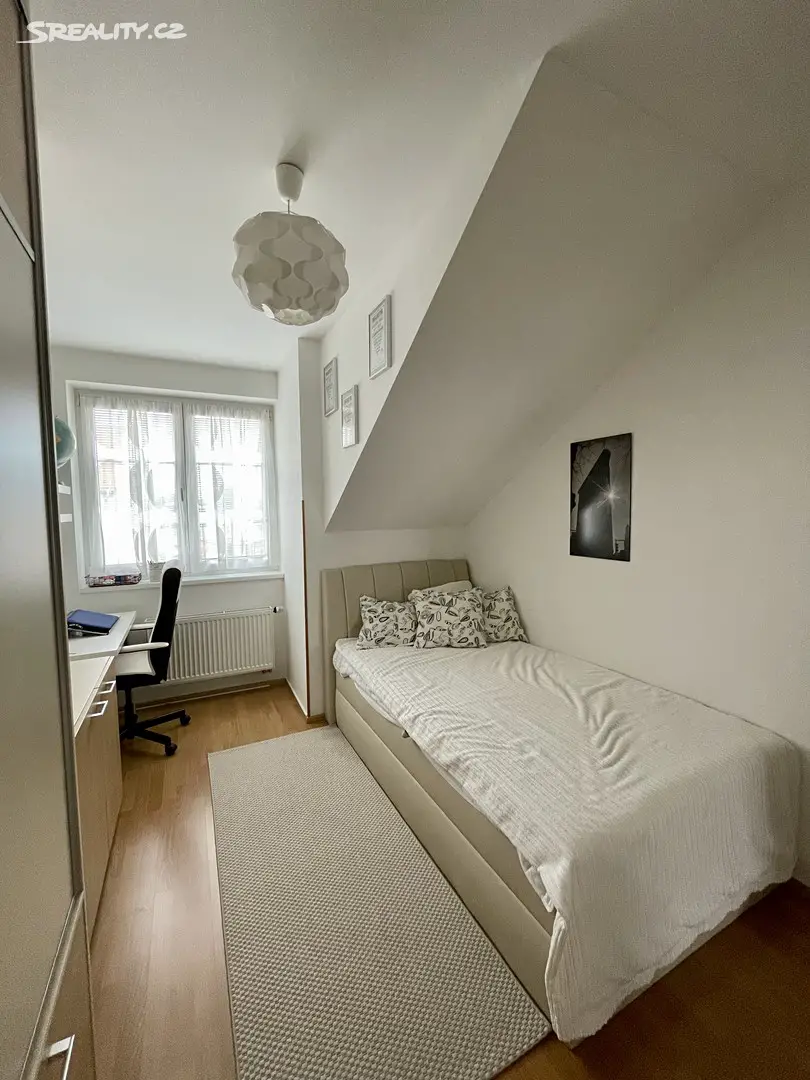 Prodej bytu 3+kk 80 m² (Podkrovní), Přezletice, okres Praha-východ