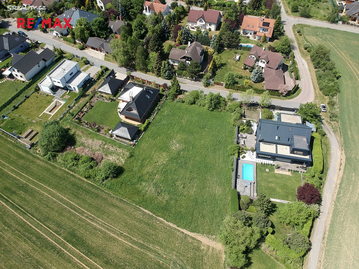 Prodej  stavebního pozemku 2 001 m², Horní, Dobřejovice
