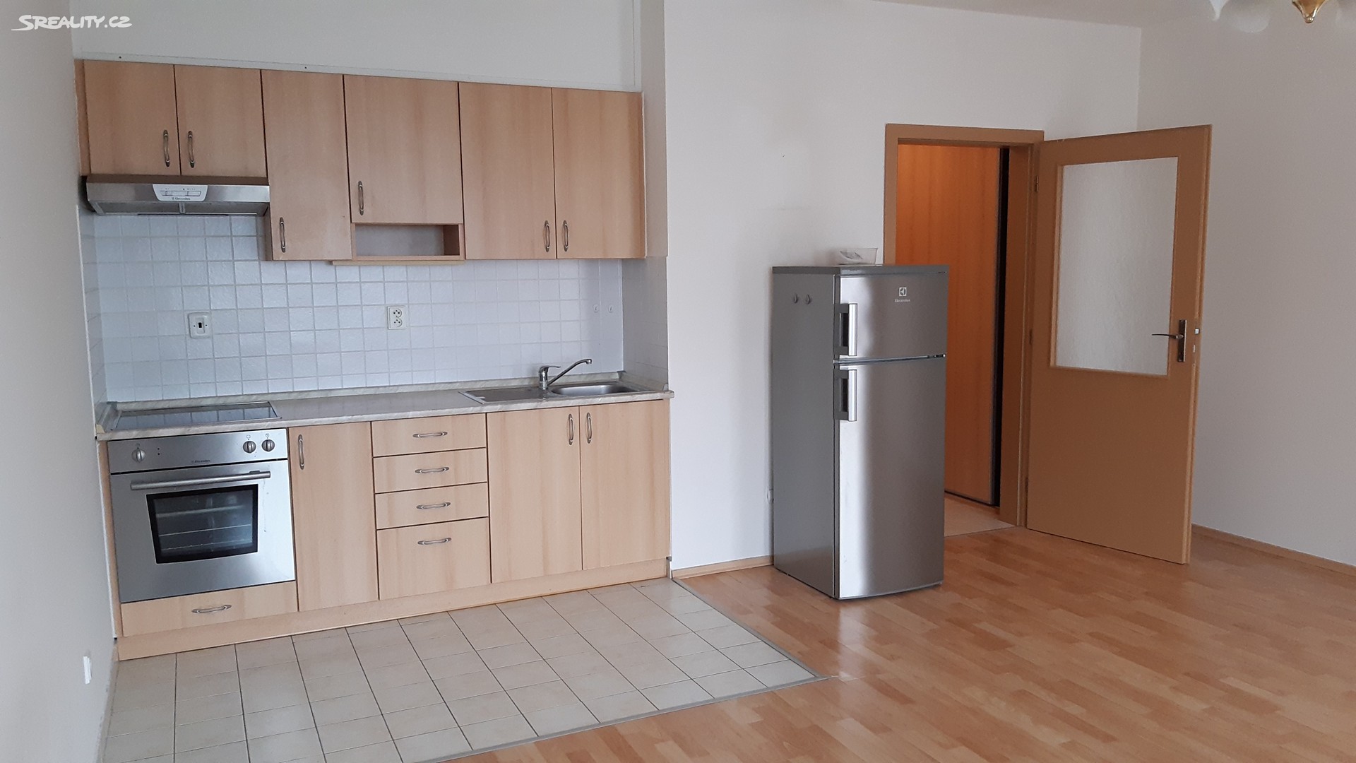 Pronájem bytu 1+kk 38 m², Padovská, Praha 10 - Horní Měcholupy