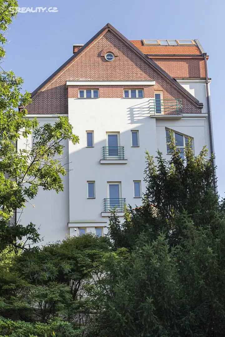 Pronájem bytu 6 pokojů a více 281 m² (Mezonet), Apolinářská, Praha 2 - Nové Město