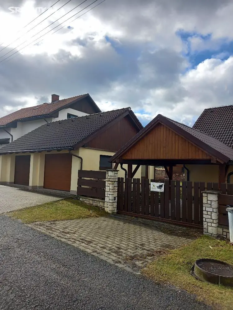 Prodej  rodinného domu 240 m², pozemek 1 022 m², Malenovice, okres Frýdek-Místek