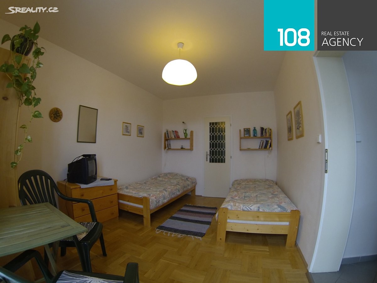 Pronájem bytu 2+1 50 m², Sportovní, Třeboň - Třeboň II