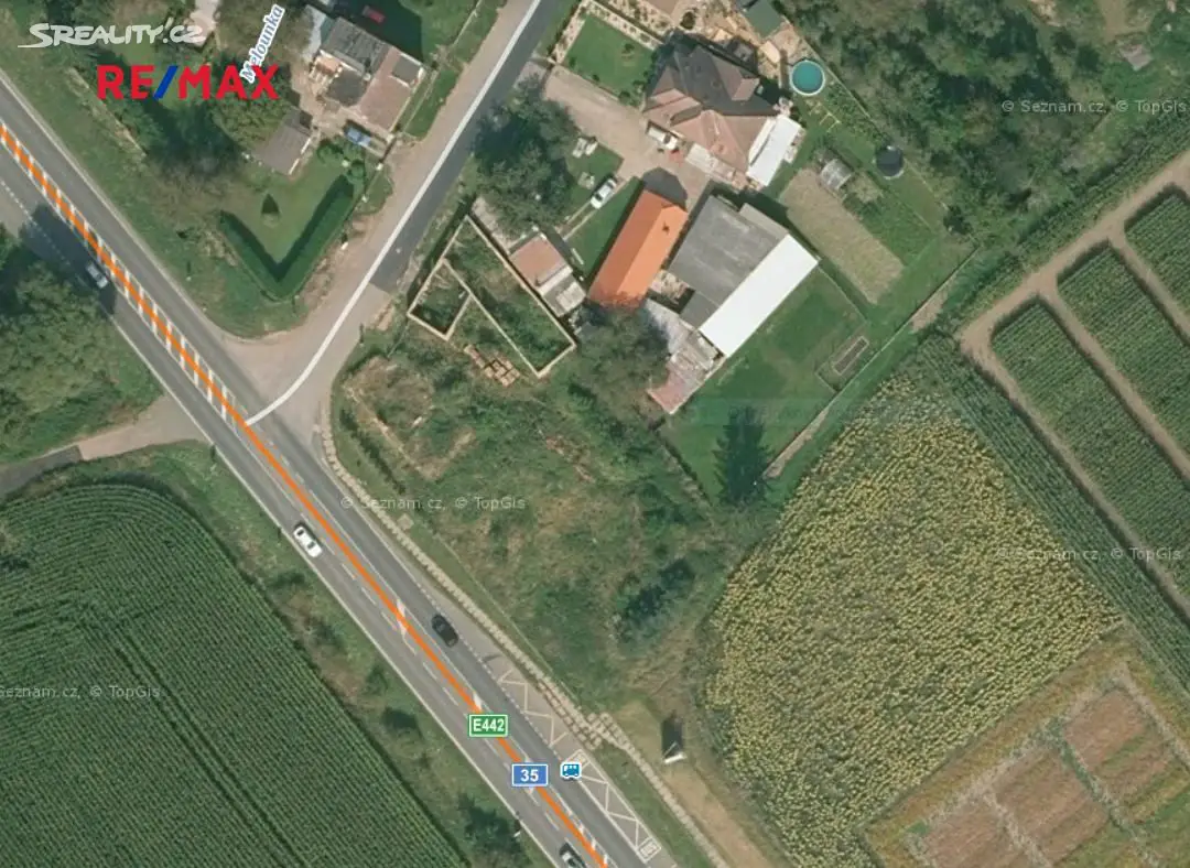 Prodej  komerčního pozemku 1 985 m², Všestary - Rozběřice, okres Hradec Králové