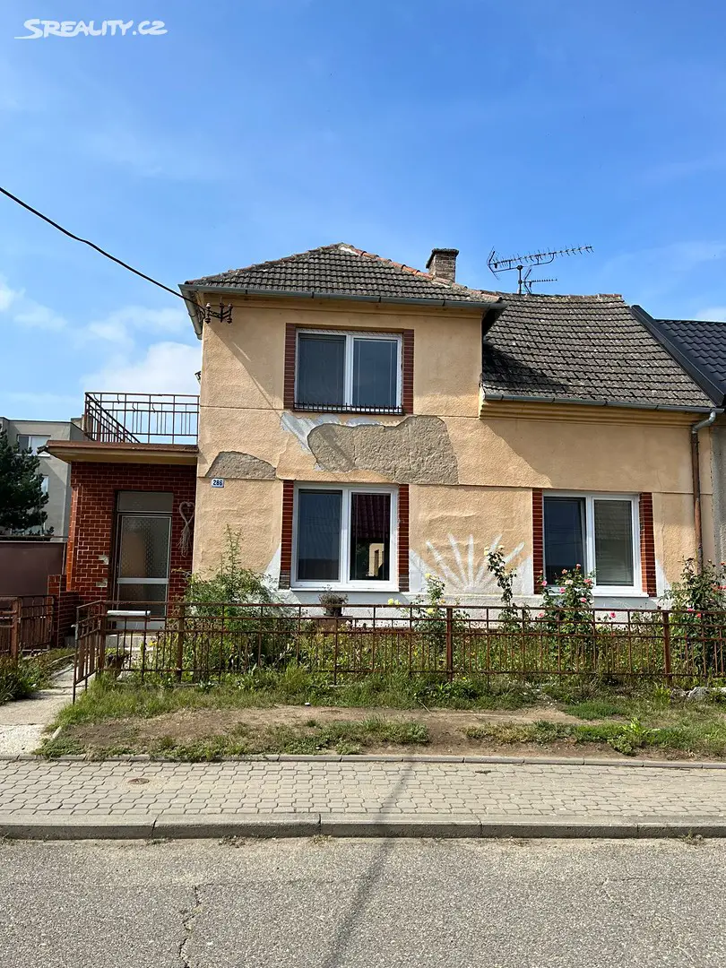 Prodej  rodinného domu 120 m², pozemek 674 m², Huštěnovice, okres Uherské Hradiště