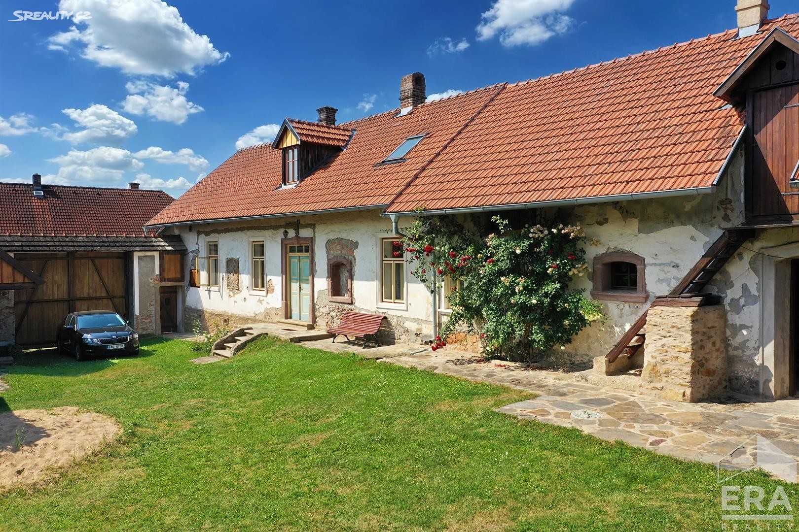 Prodej  vícegeneračního domu 250 m², pozemek 2 484 m², Tichonice, okres Benešov