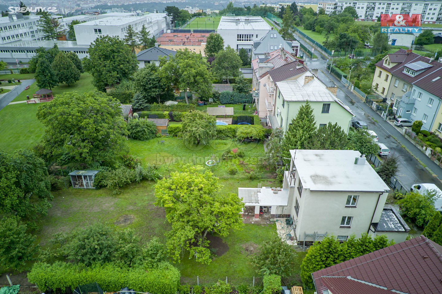 Pronájem  rodinného domu 201 m², pozemek 1 012 m², Neratovická, Praha 8 - Kobylisy