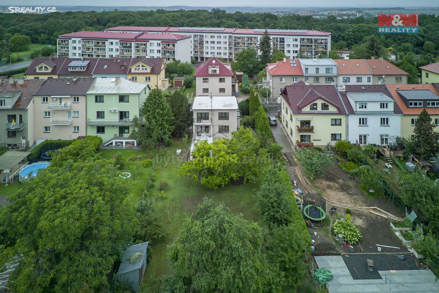 Pronájem  rodinného domu 201 m², pozemek 1 012 m², Neratovická, Praha 8 - Kobylisy