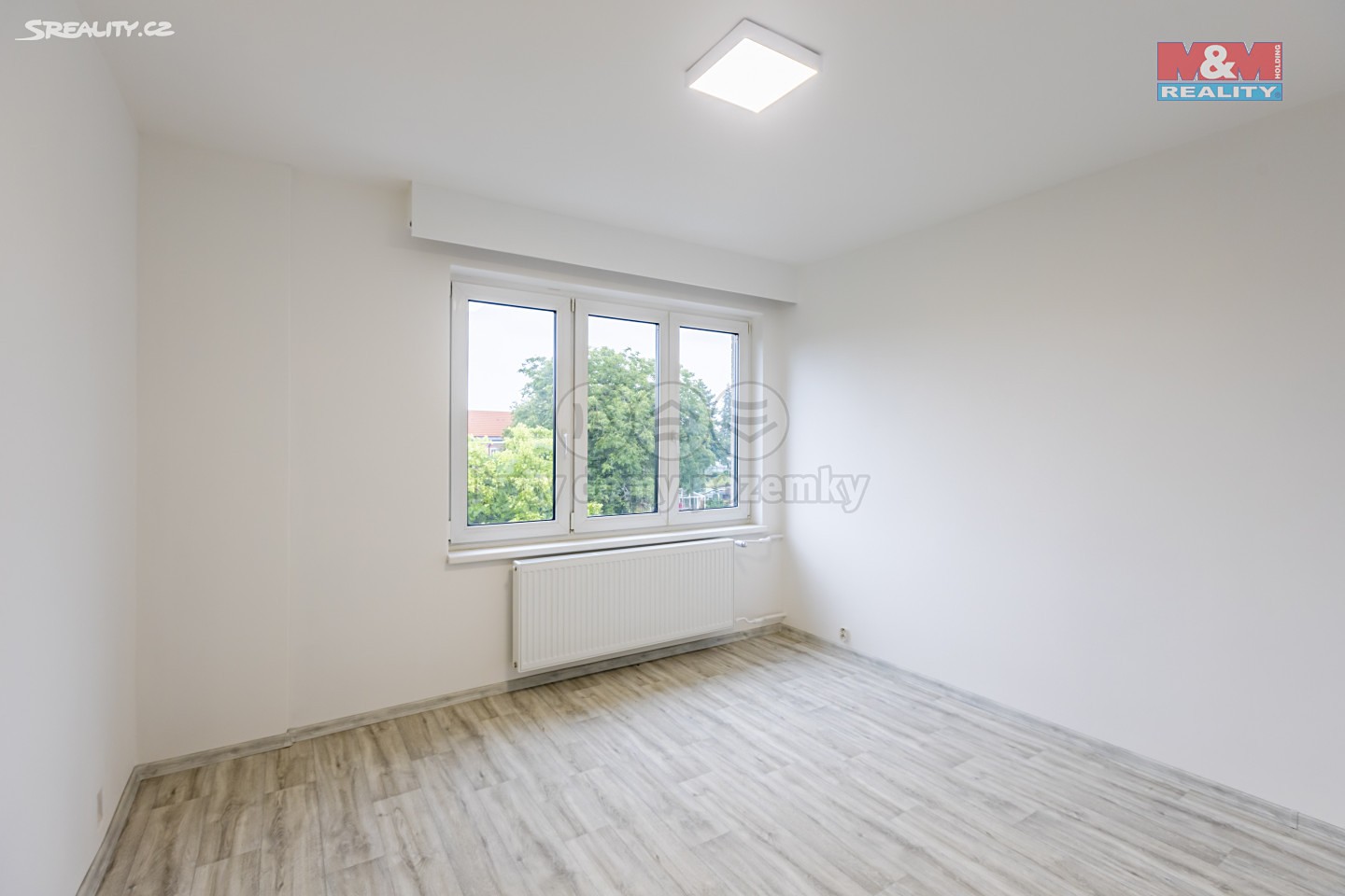 Pronájem  rodinného domu 201 m², pozemek 1 012 m², Neratovická, Praha 8 - Kobylisy