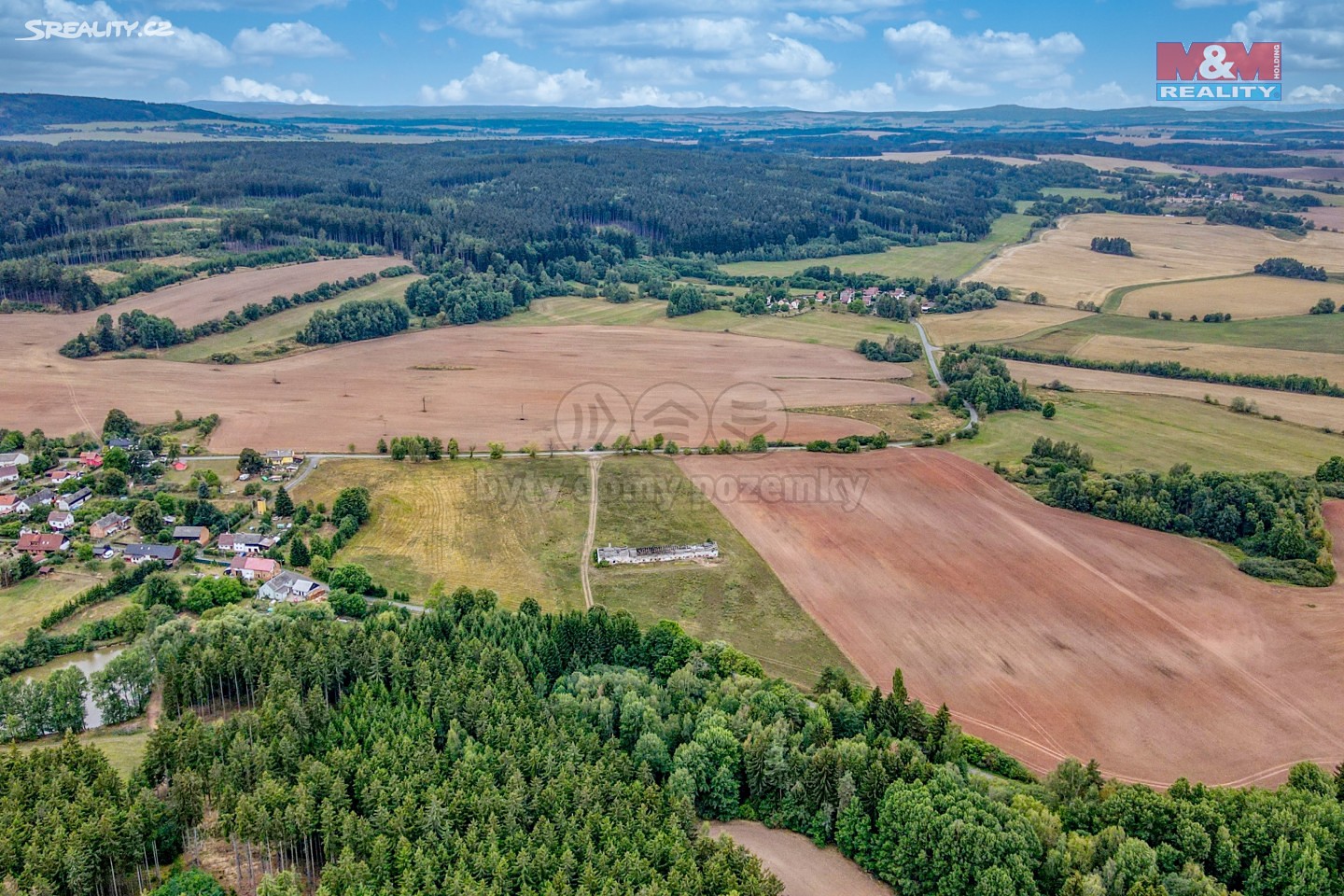 Prodej  komerčního pozemku 28 002 m², Bezvěrov - Buč, okres Plzeň-sever