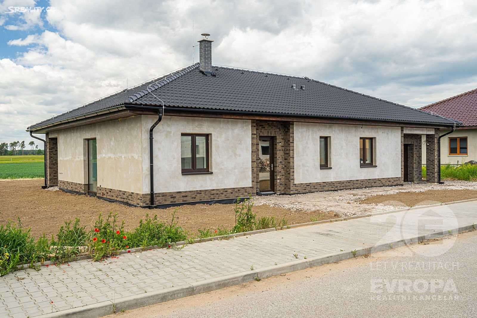 Prodej  rodinného domu 180 m², pozemek 1 054 m², Strašov, okres Pardubice