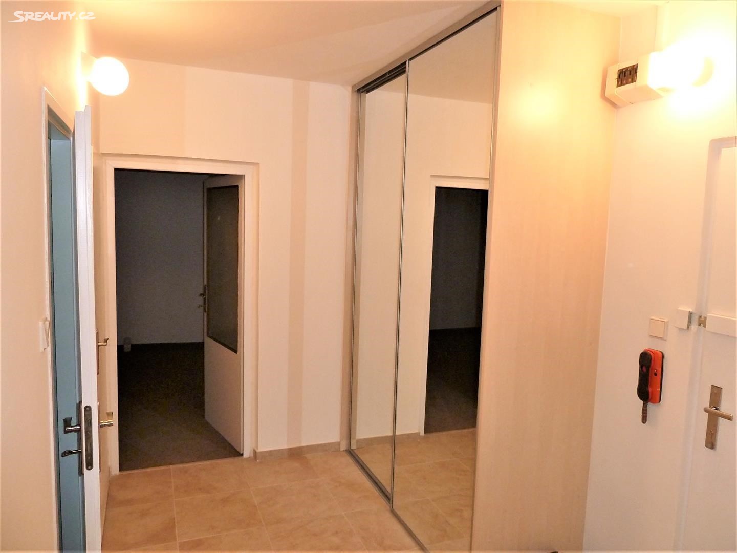 Pronájem bytu 2+1 52 m², Mezivrší, Praha 4 - Braník