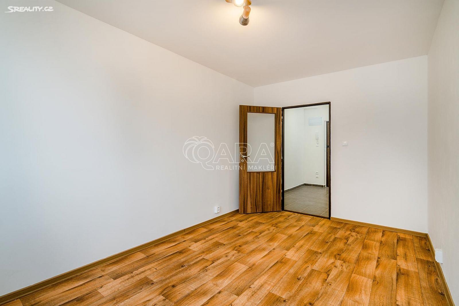 Pronájem bytu 2+kk 44 m², Nad přehradou, Praha 10 - Horní Měcholupy
