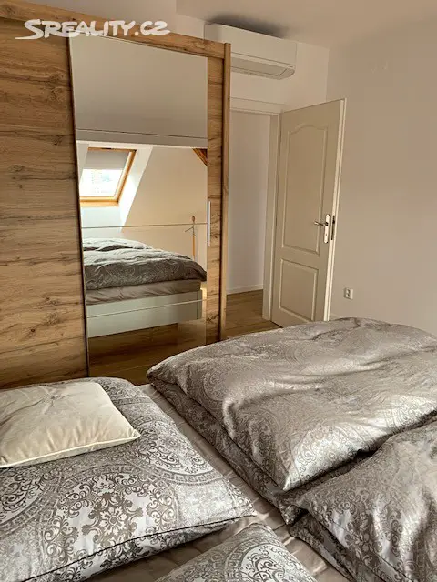 Prodej bytu 4+1 205 m² (Podkrovní), Bubenská, Praha - Holešovice