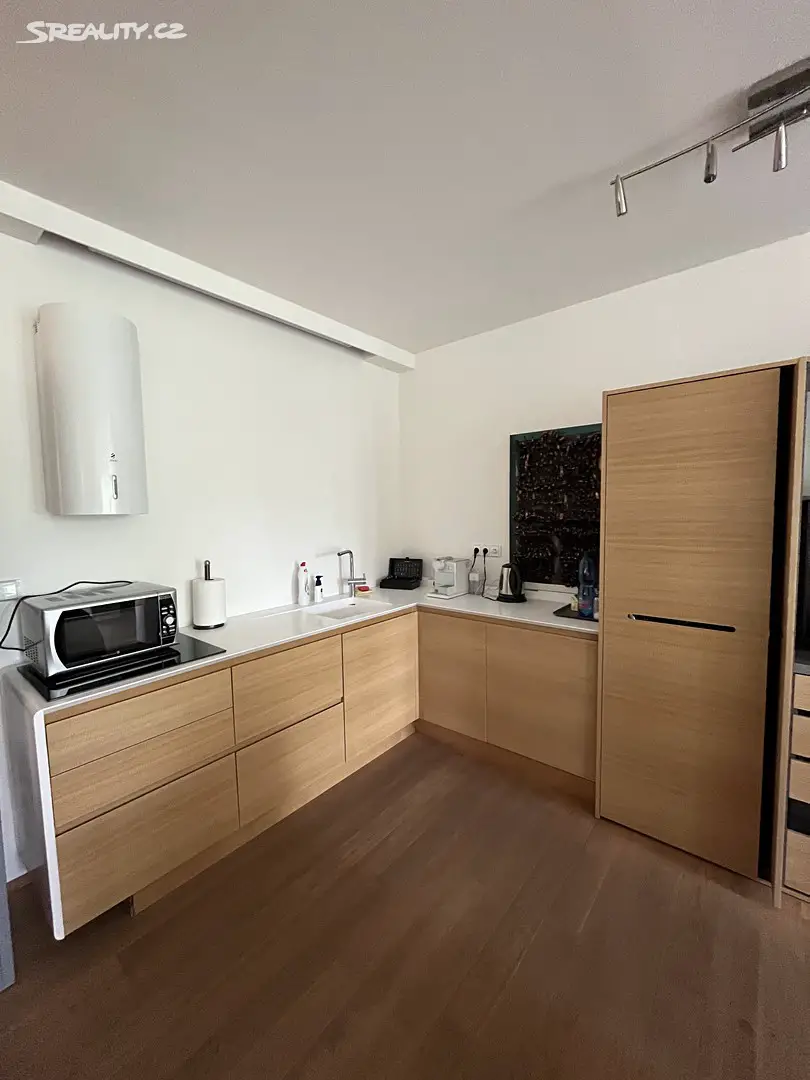 Pronájem bytu 3+kk 138 m², Pitterova, Praha 3 - Žižkov