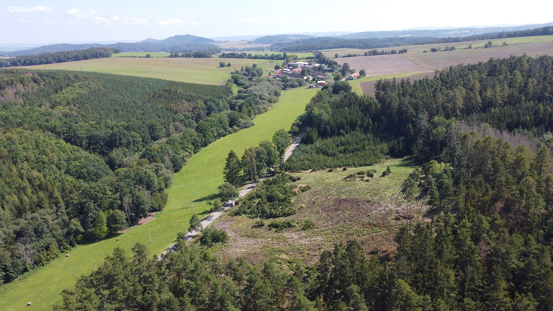 Prodej  stavebního pozemku 1 489 m², Neveklov - Dalešice, okres Benešov