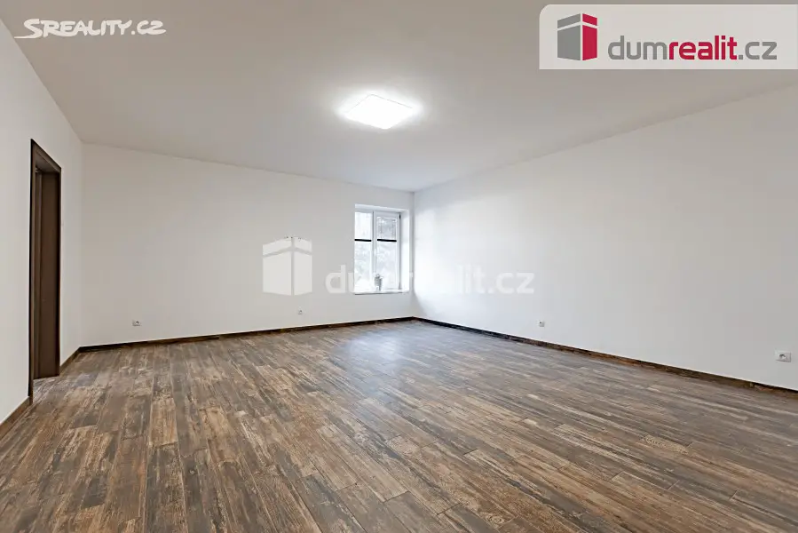 Prodej bytu 3+1 100 m², Hlavní, Chýně