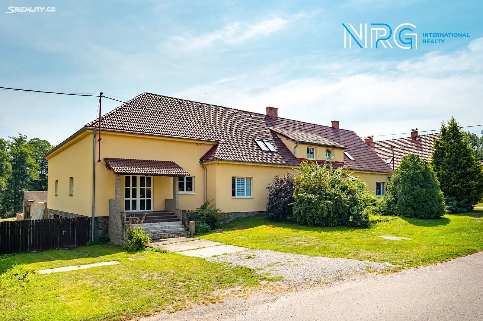 Prodej  rodinného domu 365 m², pozemek 8 262 m², Bystřice - Semovice, okres Benešov