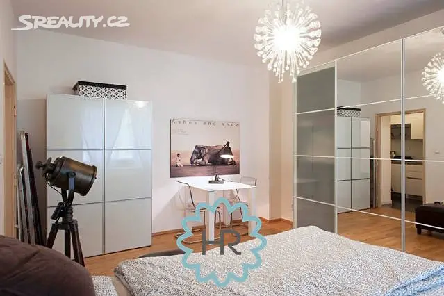 Pronájem bytu 1+1 33 m², Na Dolinách, Praha 4 - Nusle